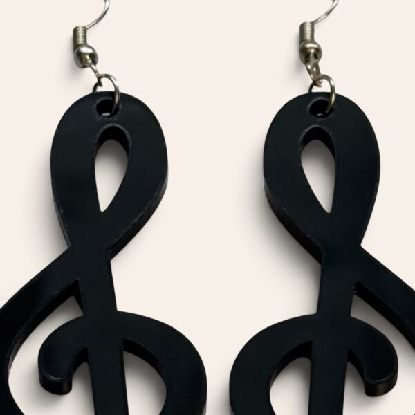 treble-clef-music-acrylic-earrings-closeup